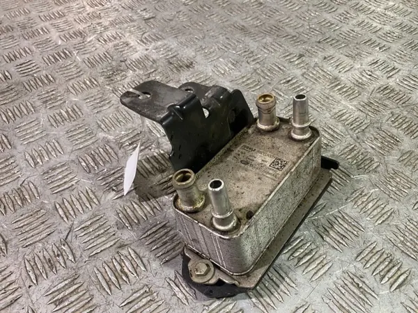 Enfriador aceite caja Jaguar XE 2017 OEM AW837A095AA image 3