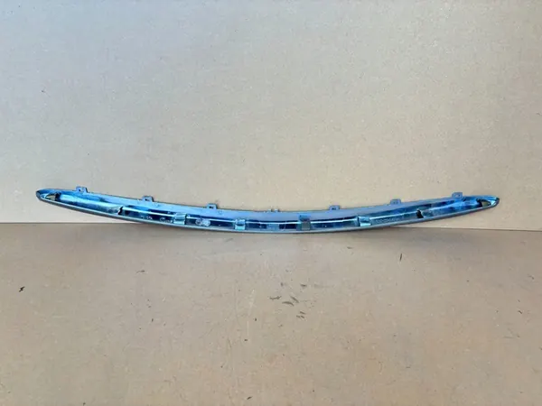 Etupuskuri Chromikaistale Toyota Auris II image 4