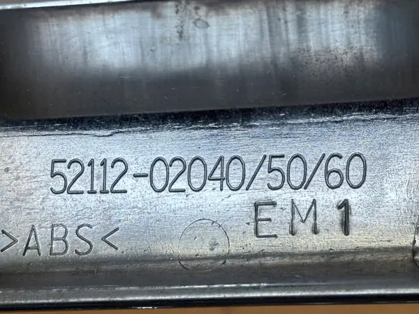 Etupuskuri Chromikaistale Toyota Auris II image 5