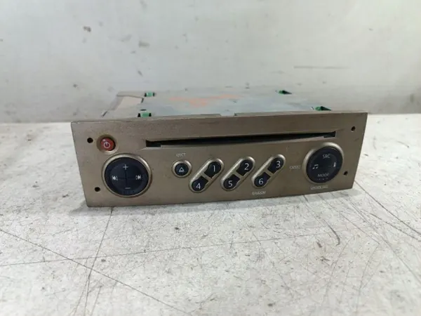 Renault OE CD-radio OEM 8200562687 - Begagnad image 2