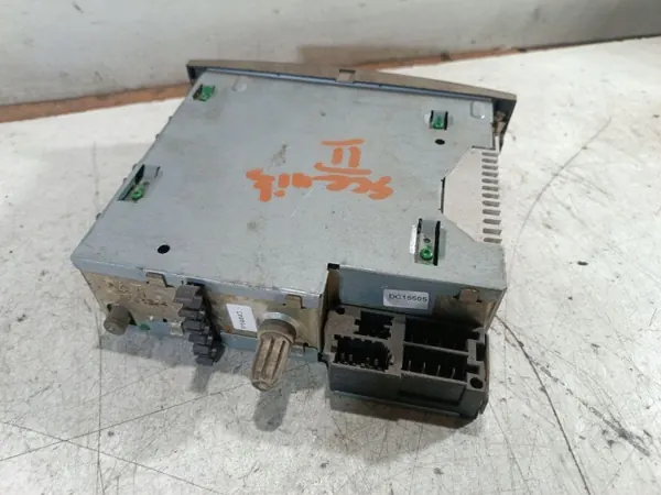 Renault OE CD-radio OEM 8200562687 - Begagnad image 4