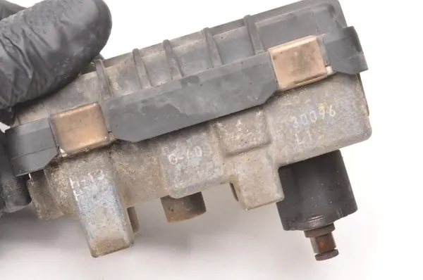 Actuador turbo Volvo C70 II 2.4 D5 OEM 6NW009228 image 4