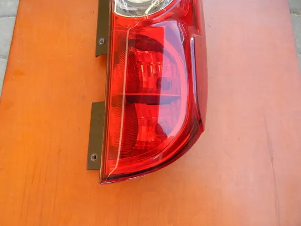 Lámpara trasera derecha FIAT DOBLO II 10- OEM 51810673 image 3