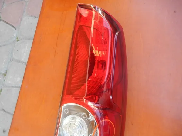 Lámpara trasera derecha FIAT DOBLO II 10- OEM 51810673 image 4