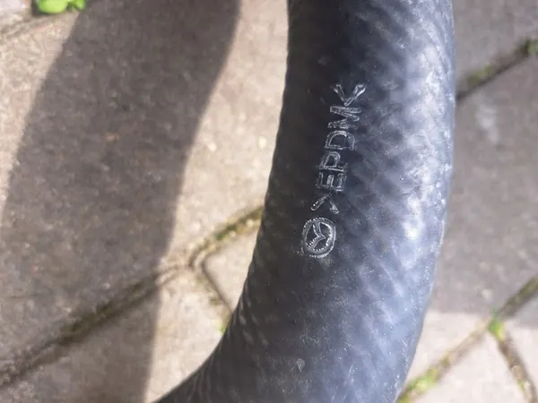 Mazda OE SH01-13700 manguera de agua image 4