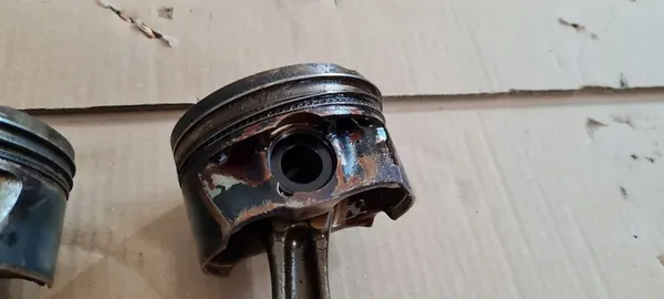 Audi Q3 F3 06K107065CC Kolv image 7