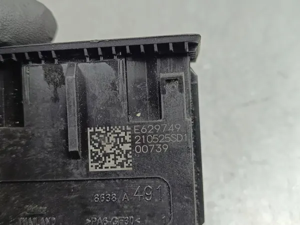 Tomada USB Mitsubishi Outlander OEM E629749 - Usado image 5