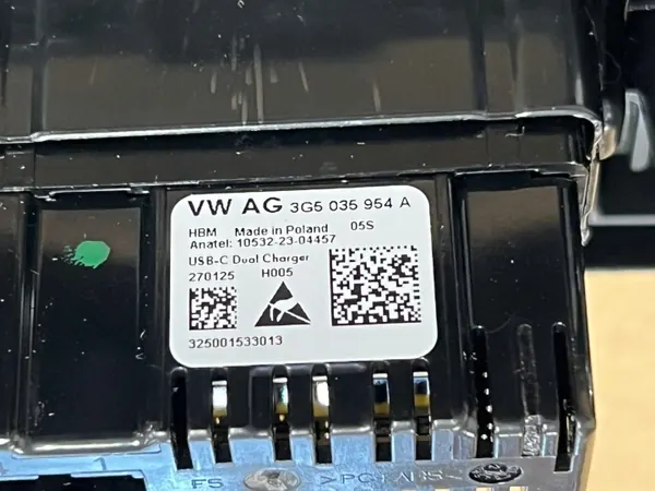 Enchufe USB Audi A3 8Y OEM 3G5035954A - Calidad original image 4