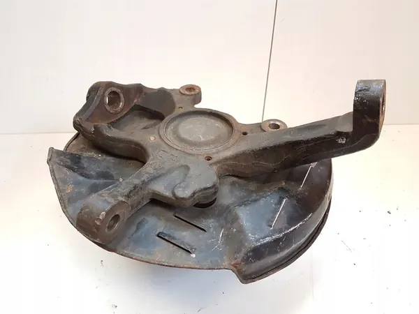 2000 Mitsubishi Pajero Sport I Front Knuckle MB891088 image 5