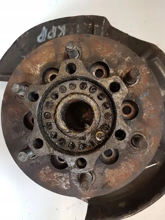 2000 Mitsubishi Pajero Sport I Front Knuckle MB891088 image 6