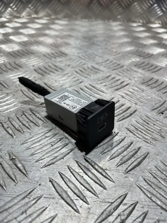 Prise USB-C OEM 8A350-TJB-A113-M1 pour Honda ZR-V image 2