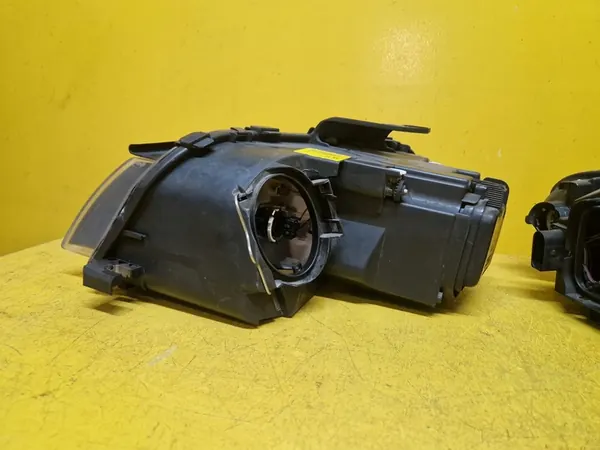 AUDI A3 8P Faro Derecho 8P0941004A image 2