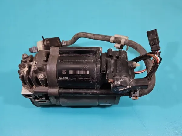 Bomba de suspensão Mercedes OEM A2123200404 image 3