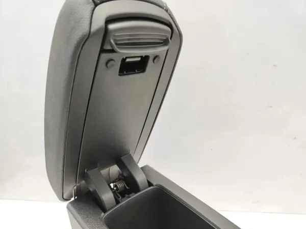 OEM 39196827 Opel Corsa F leren armsteun image 9