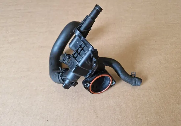 RENAULT CLIO IV DUSTER 0.9 Carcasa de termostato 110616064R image 3