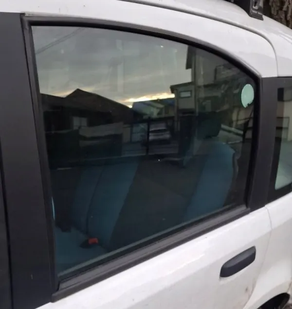 Vitre latérale porte arrière droite FIAT PANDA II OEM image 2
