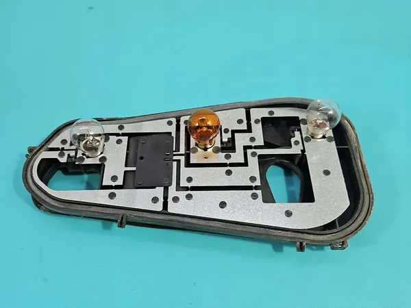 Luz Trasera Izquierda 08-14 Dacia Logan I 05-14 Sedan OEM image 8