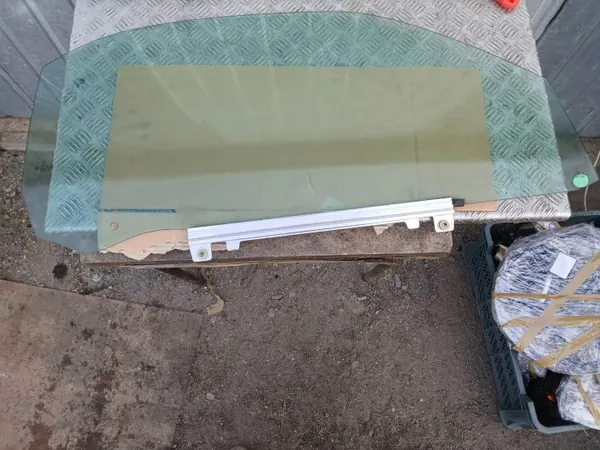 Vidro Porta Dianteira Esquerda Mercedes SLK R170 OEM BRE7491 image 2