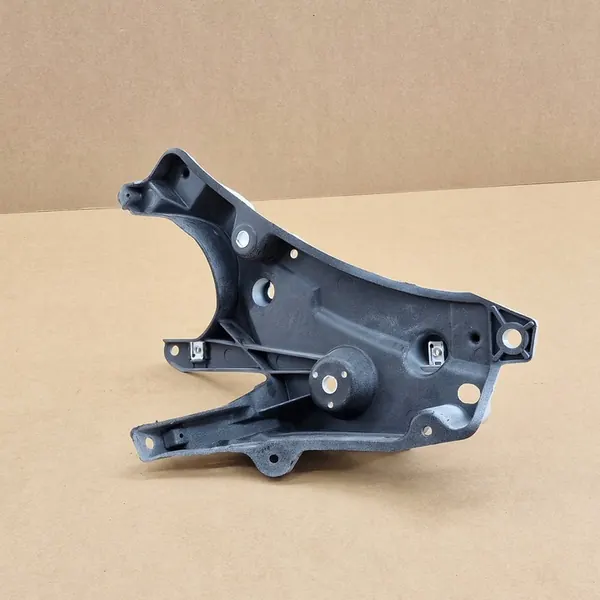 Höger skärmplåtsfäste Volvo S90 II 2017- image 2