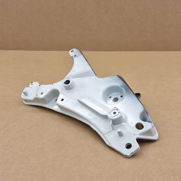 Höger skärmplåtsfäste Volvo S90 II 2017- image 3