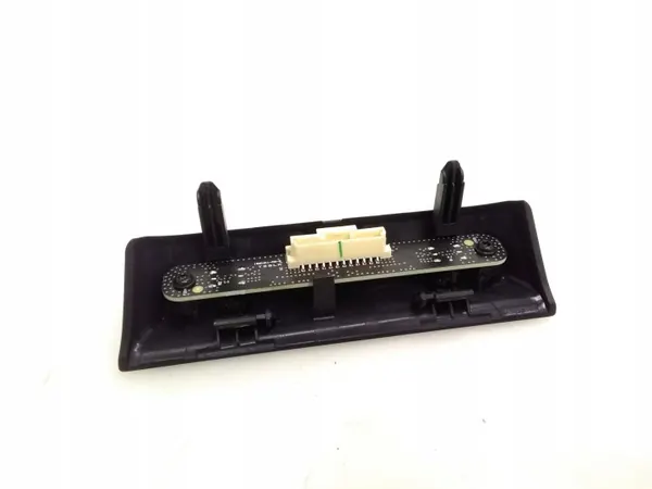 Porta USB Tesla Model 3 OEM 186161100B - Usado image 3