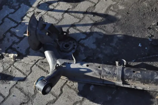 OEM 422190 Hinterachsschwinge für Ford Fiesta MK8 image 4