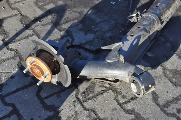 OEM 422190 Hinterachsschwinge für Ford Fiesta MK8 image 7