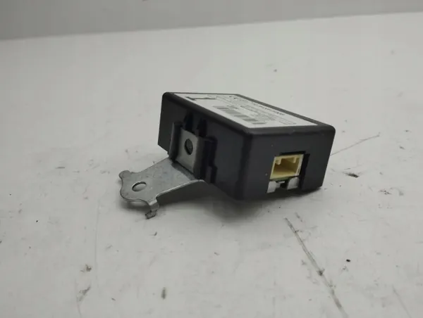 Module de verrouillage central Toyota Yaris 2012 OEM 897410D080 image 2