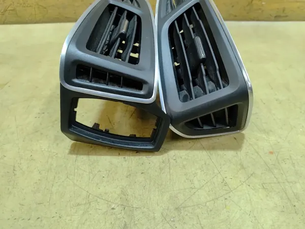 Grille FOCUS MK3 KRATKA NAWIEWU - Ford OE image 3