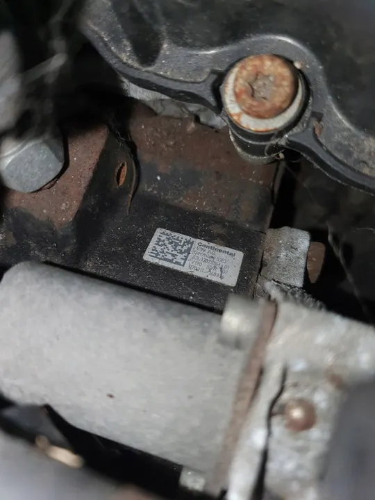 Kraftstoffinjektorpumpe Audi A1 8X VW Passat B7 1.6 TDI CAY OEM image 2