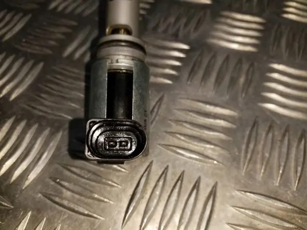 Reglerventil / Kamaxelinställningar 03C906455A image 3