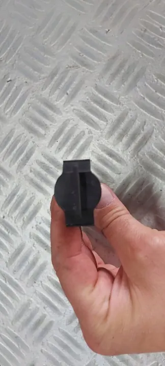 Renault OE jäähdyttimen kiinnitystappi - Käytetty image 2