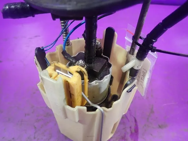 MERCEDES B-KLASA W245 05-08 2.0 CDI Brandstofpomp A1694700594 image 2