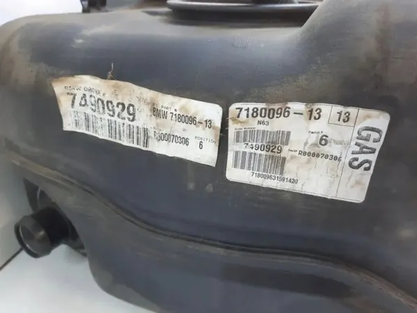 BMW X5 E70 Brandstoftank OEM 7180096 - Gebruikt image 7