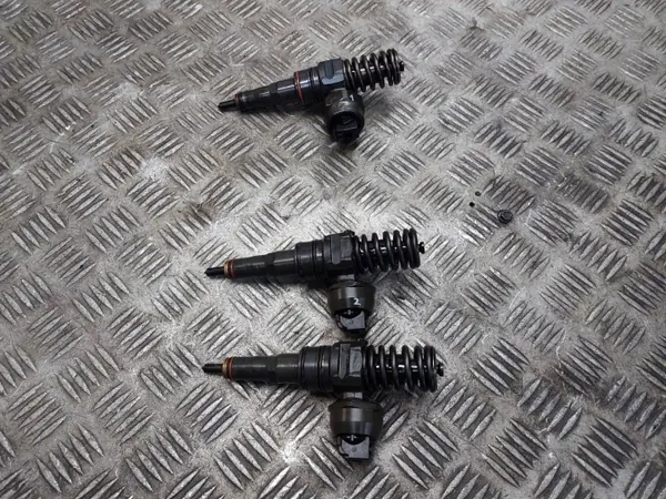 Jeu d'injecteurs OEM 045130073T 038130073F SEAT image 2