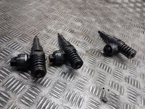 Jeu d'injecteurs OEM 045130073T 038130073F SEAT image 3