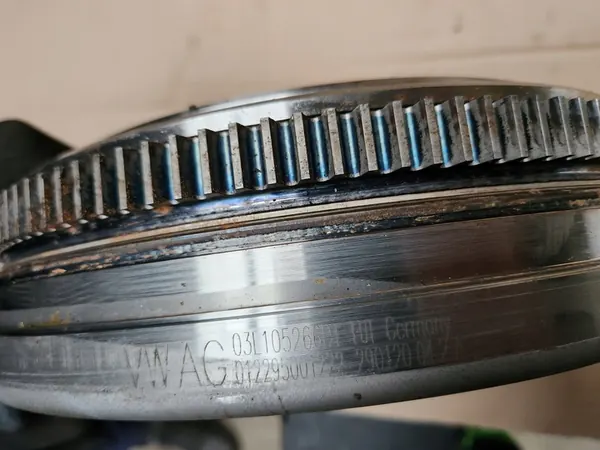 VW T5 2.0 TDI Kaksoismassaväly DSG image 5