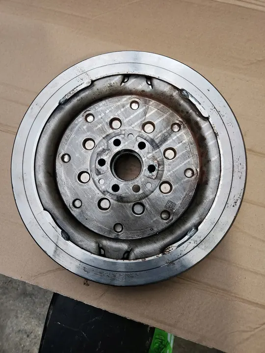 VW T5 2.0 TDI Kaksoismassaväly DSG image 6