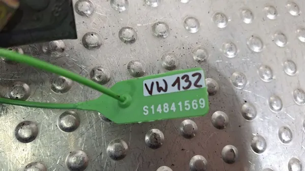 Etupyyhkijän moottorin mekanismi VW Golf II image 10