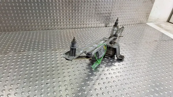 Etupyyhkijän moottorin mekanismi VW Golf II image 3