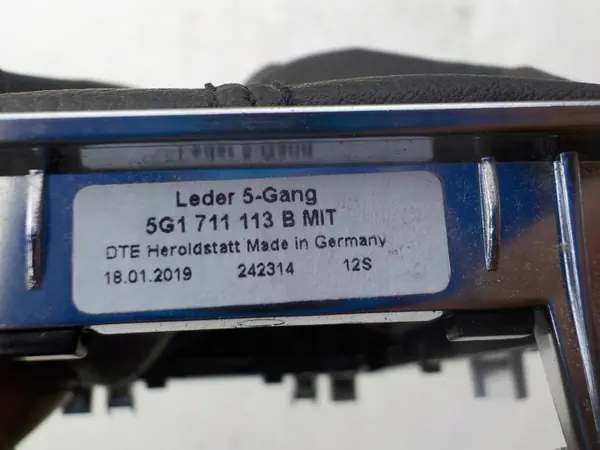 VW Golf VII Kombi pookhoes OEM 5G1711113B image 5