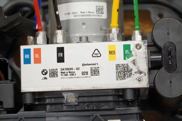 OEM 5A70699 Ilmajousituskompressori BMW X5 G05:lle image 4