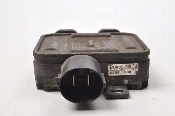 Volvo V70 III 2.4D Tuulettimen Ohjausmoduli 940009400 image 3