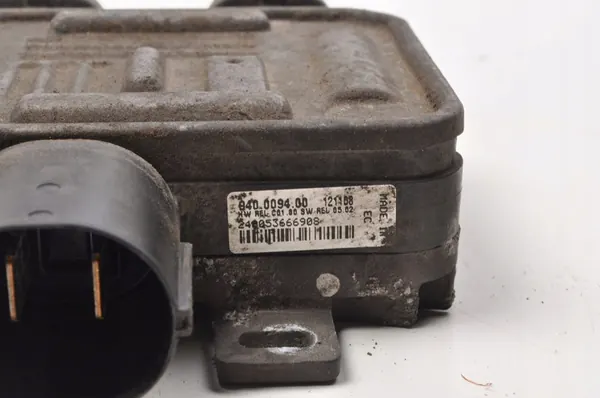 Volvo V70 III 2.4D Tuulettimen Ohjausmoduli 940009400 image 4