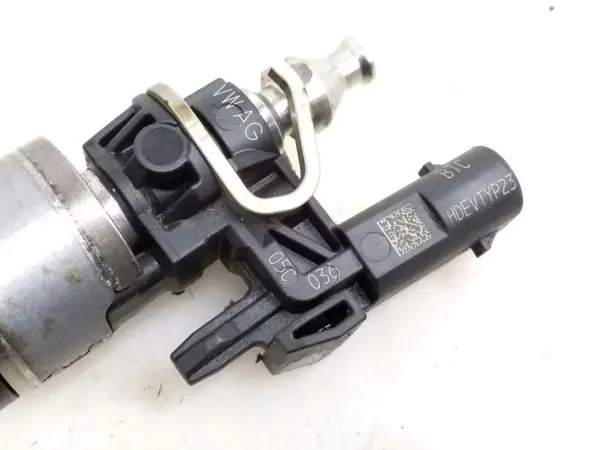 Inyector VW Golf VIII OEM 05C036 1.0L 81kW image 3