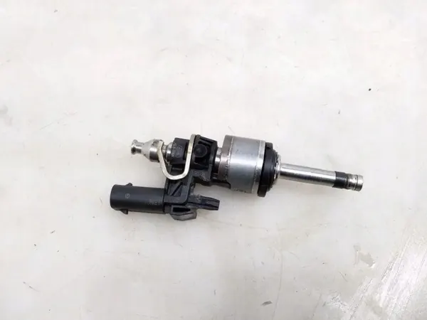 Inyector VW Golf VIII OEM 05C036 1.0L 81kW image 5