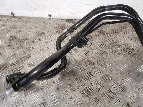 Pescoço de enchimento Subaru Forester OEM FBZ14888 image 4