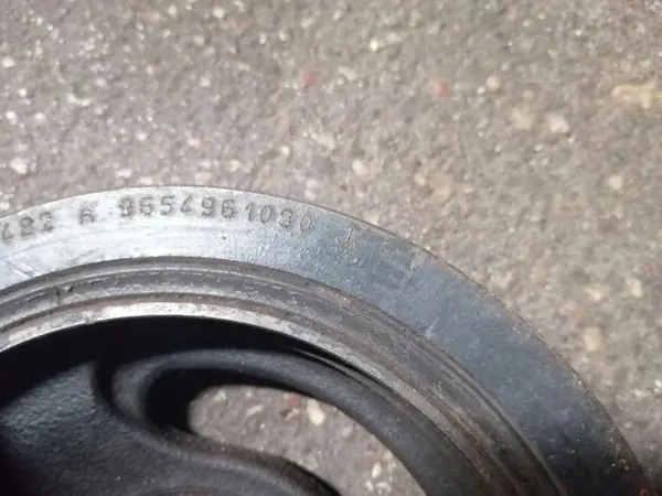 Kampiakselin hihnapyörä OEM 9656961080 Citroën C4:lle image 3