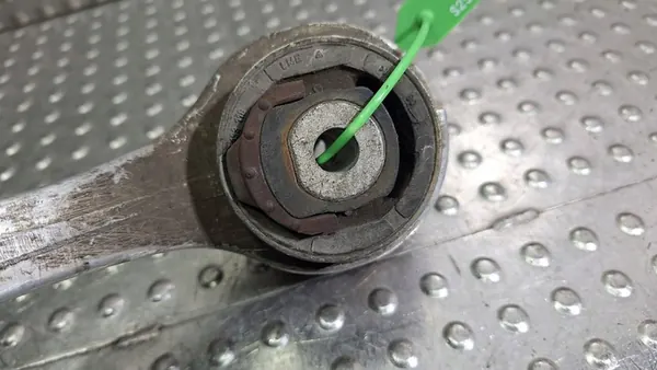 Braccio di Controllo Inferiore Sinistro VW Passat B5 Audi A4 B5 A8 D2 image 8