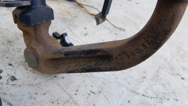Käytetty Seat hinauskoukku OEM 4353553 Exeo Farmarille image 5